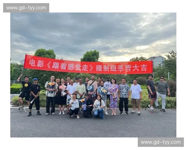 围绕lol网2剧组探秘幕后故事揭示演员心路与创作激情全景展现